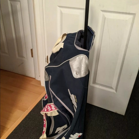 VINTAGE Victoria's Secret Pink Rolling Suitcase - Picture 2 of 5